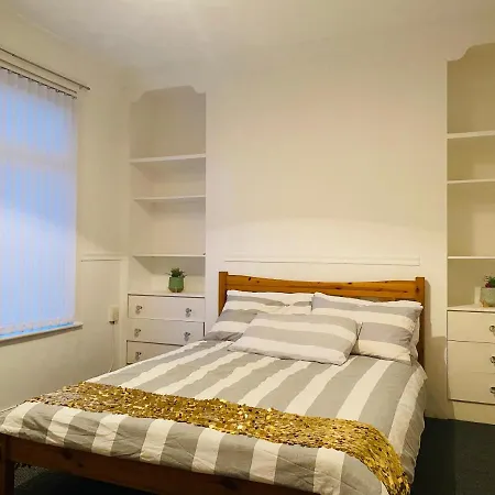 Entire 3 Bedroom House- Free Parking Liverpool Exterior photo