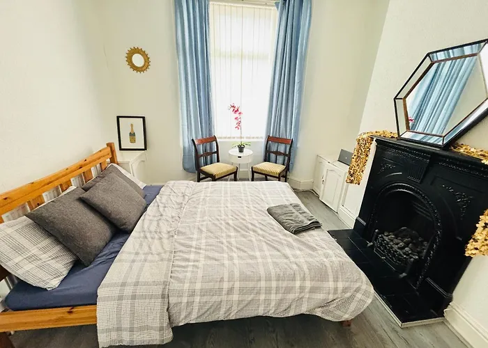 Entire 3 Bedroom House- Free Parking