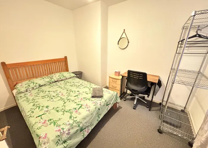 Entire 3 Bedroom House- Free Parking
